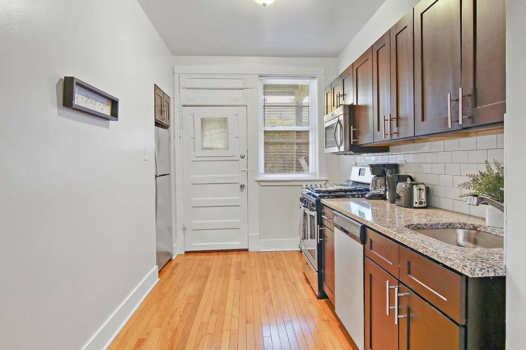 Charming 3br Close To Stores & Dining - Newgard 1n Chicago